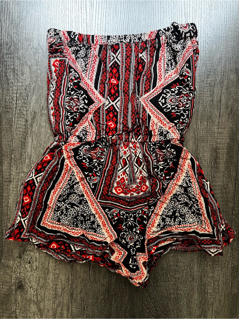 Strapless Patterned Romper - Picture 5 of 8